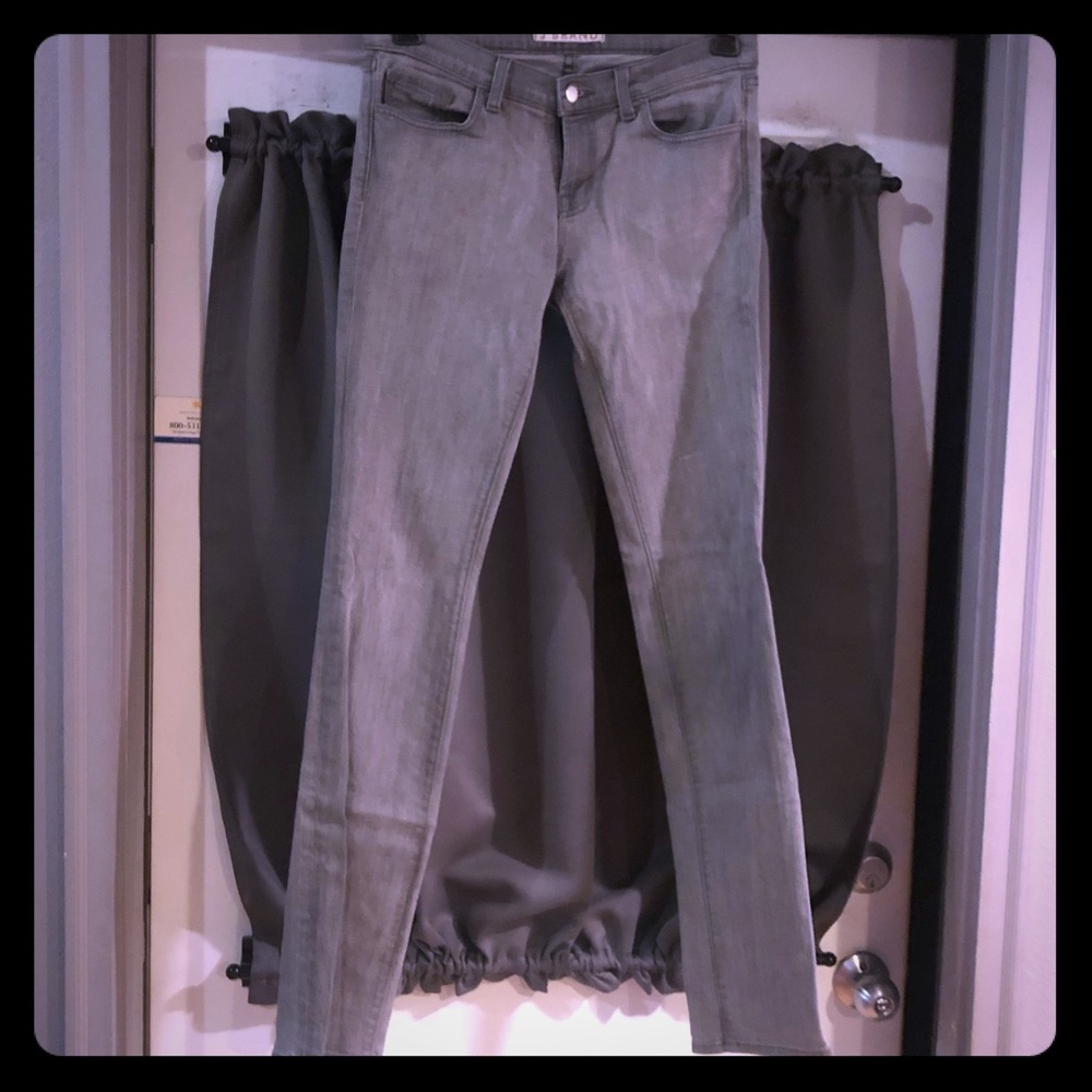 EUC! J Brand gray skinny jeans 28